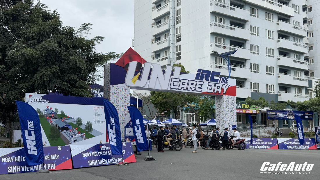 1-sinh-vien-khu-dai-hoc-quoc-gia-tp-hcm-duoc-bao-duong-xe-mien-phi.jpg