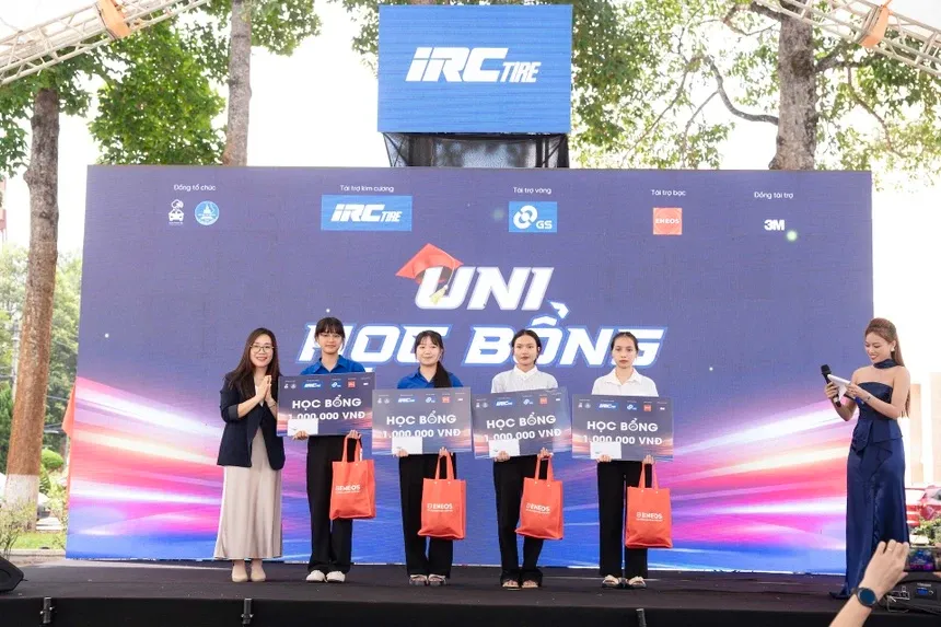 Eneos_trao_hoc_bong_cho_sinh_vien_co_thanh_tich_xuat_sac_Dai_hoc_Tay_Nguyen (1).webp